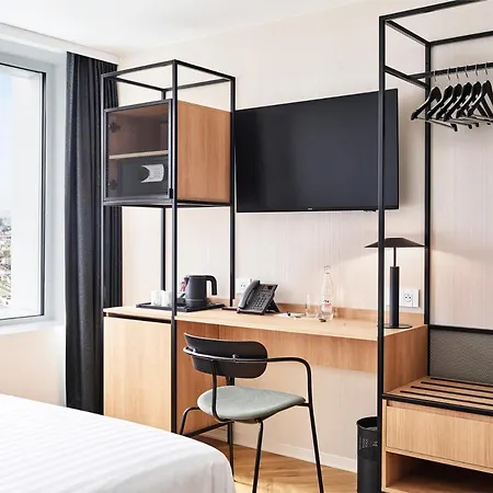 H4 Wyndham Paris Pleyel Hotel 4*