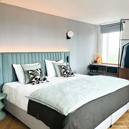 H4 Wyndham Paris Pleyel Hotel 4*