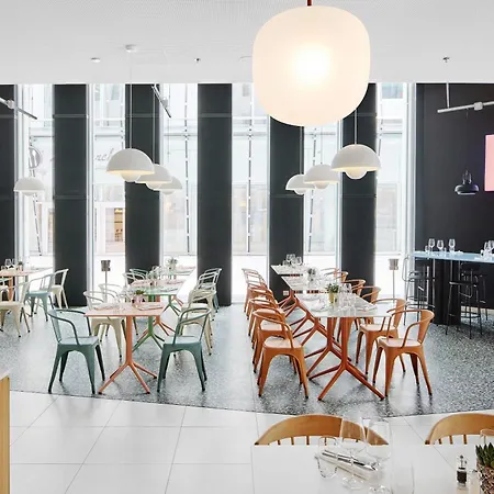H4 Wyndham Paris Pleyel Hotel 4*