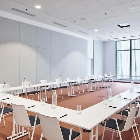 Hotel H4 Wyndham Paris Pleyel Saint-Denis-en-Margeride