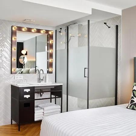 H4 Wyndham Paris Pleyel Hotel 4*