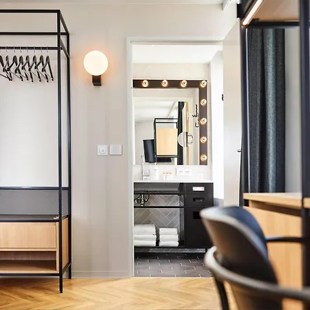H4 Wyndham Paris Pleyel 4*