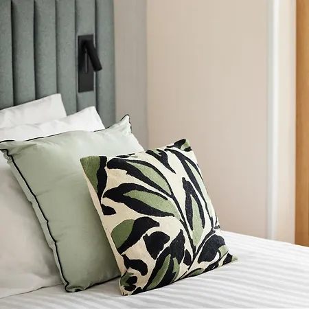 H4 Wyndham Paris Pleyel Hotel 4*
