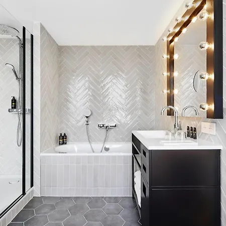 Hotel H4 Wyndham Paris Pleyel 4*