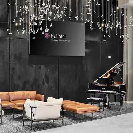 H4 Wyndham Paris Pleyel Hotel