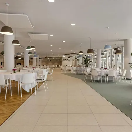 H4 Wyndham Paris Pleyel Сен-Дени